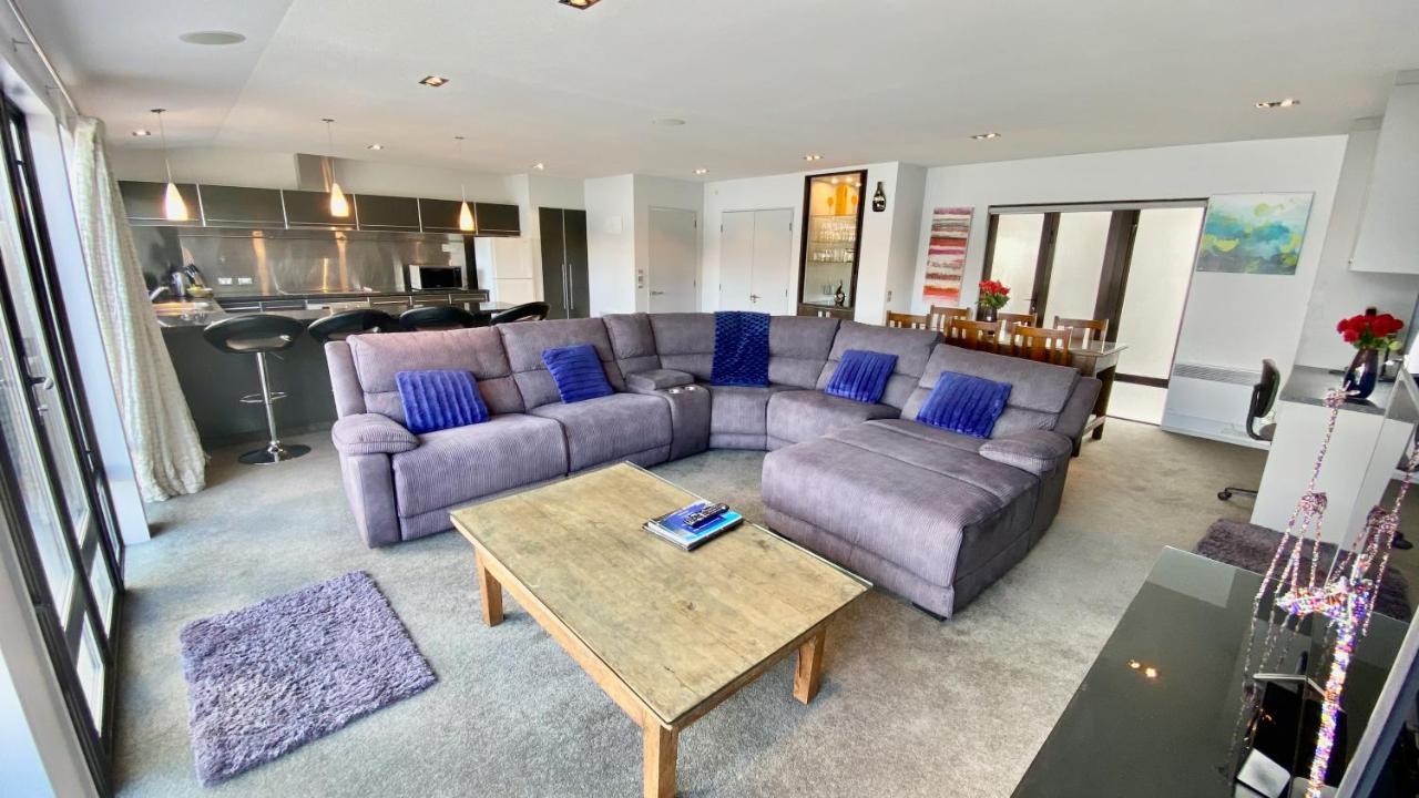 Lakefront Luxury Penthouse Central كوينستاون المظهر الخارجي الصورة