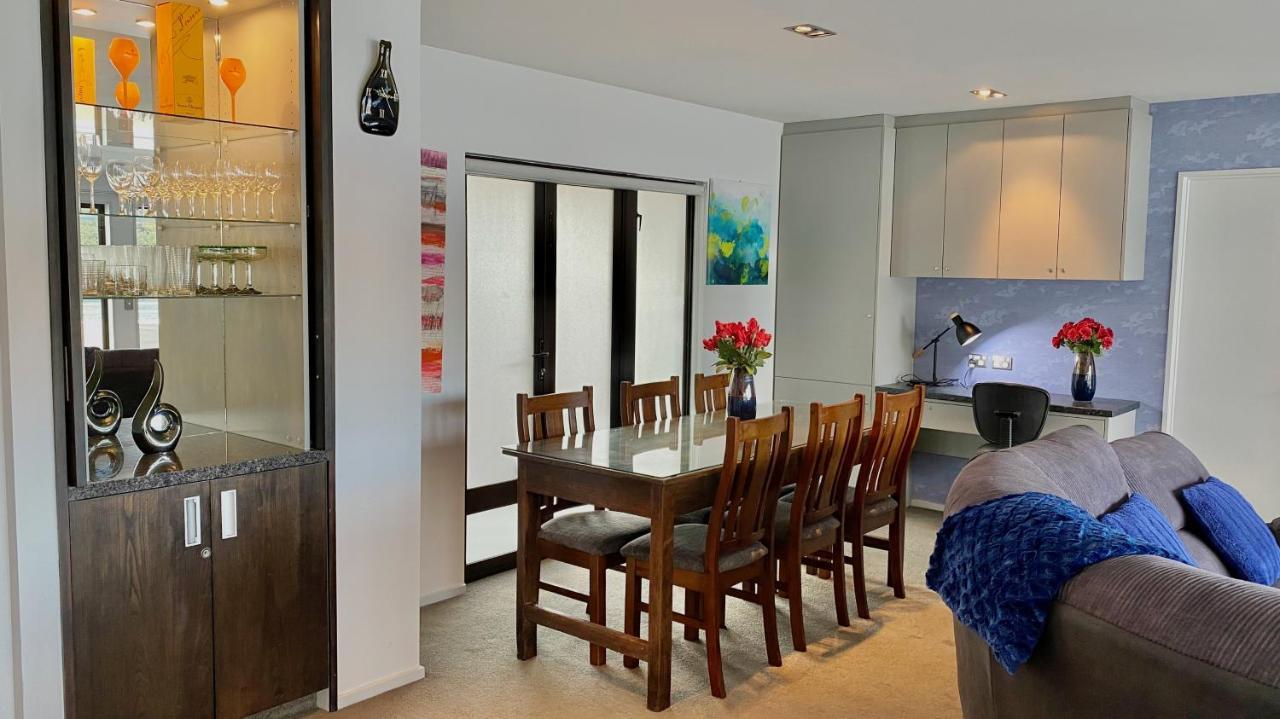 Lakefront Luxury Penthouse Central كوينستاون المظهر الخارجي الصورة