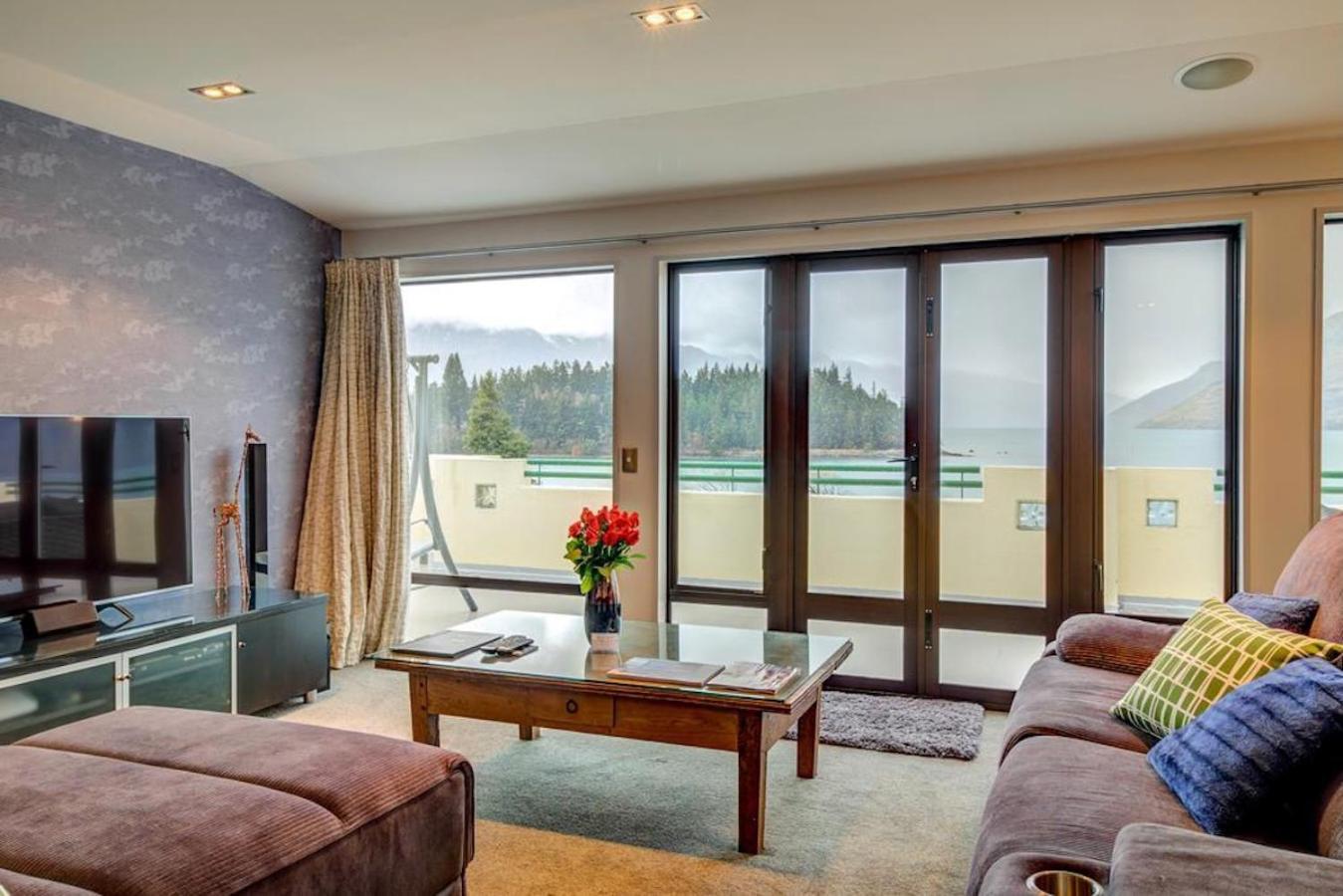 Lakefront Luxury Penthouse Central كوينستاون المظهر الخارجي الصورة